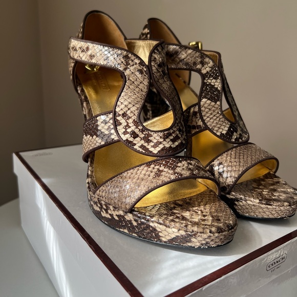 Beautiful Coach reptile print heels in pristine condition. - Picture 3 of 5